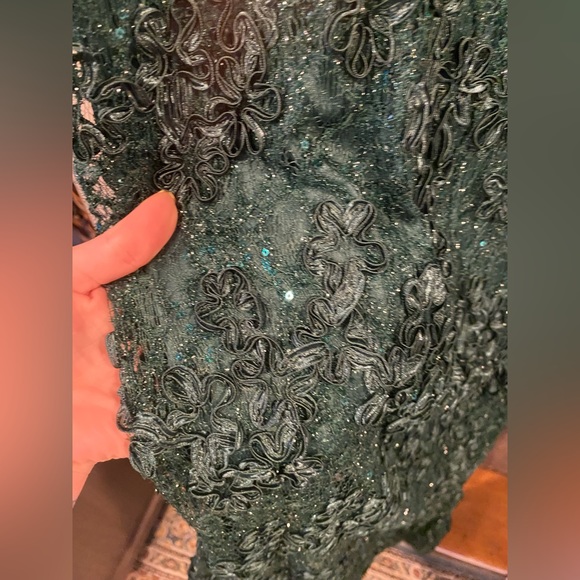 NWT XSCAPE Off the shoulder embroidered “jill” gown - Picture 6 of 10